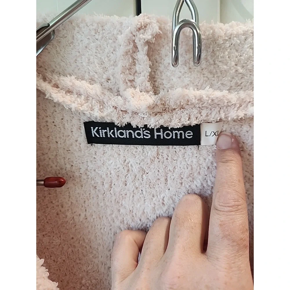 Kirklands Home Robe Sz‎ L/XL Pink &white  Vey Soft